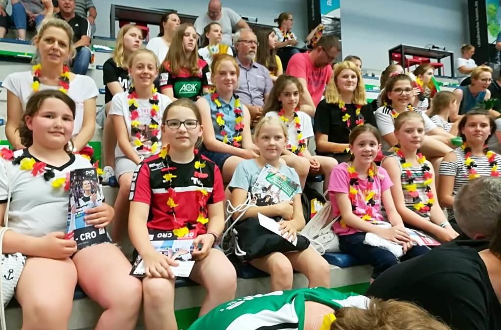 D-Handball-Mädchen des TV Ennigerloh beim Länderspiel Deutschland – Kroation in Hamm live dabei